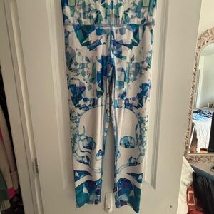 Geometric Blue and White Leggings